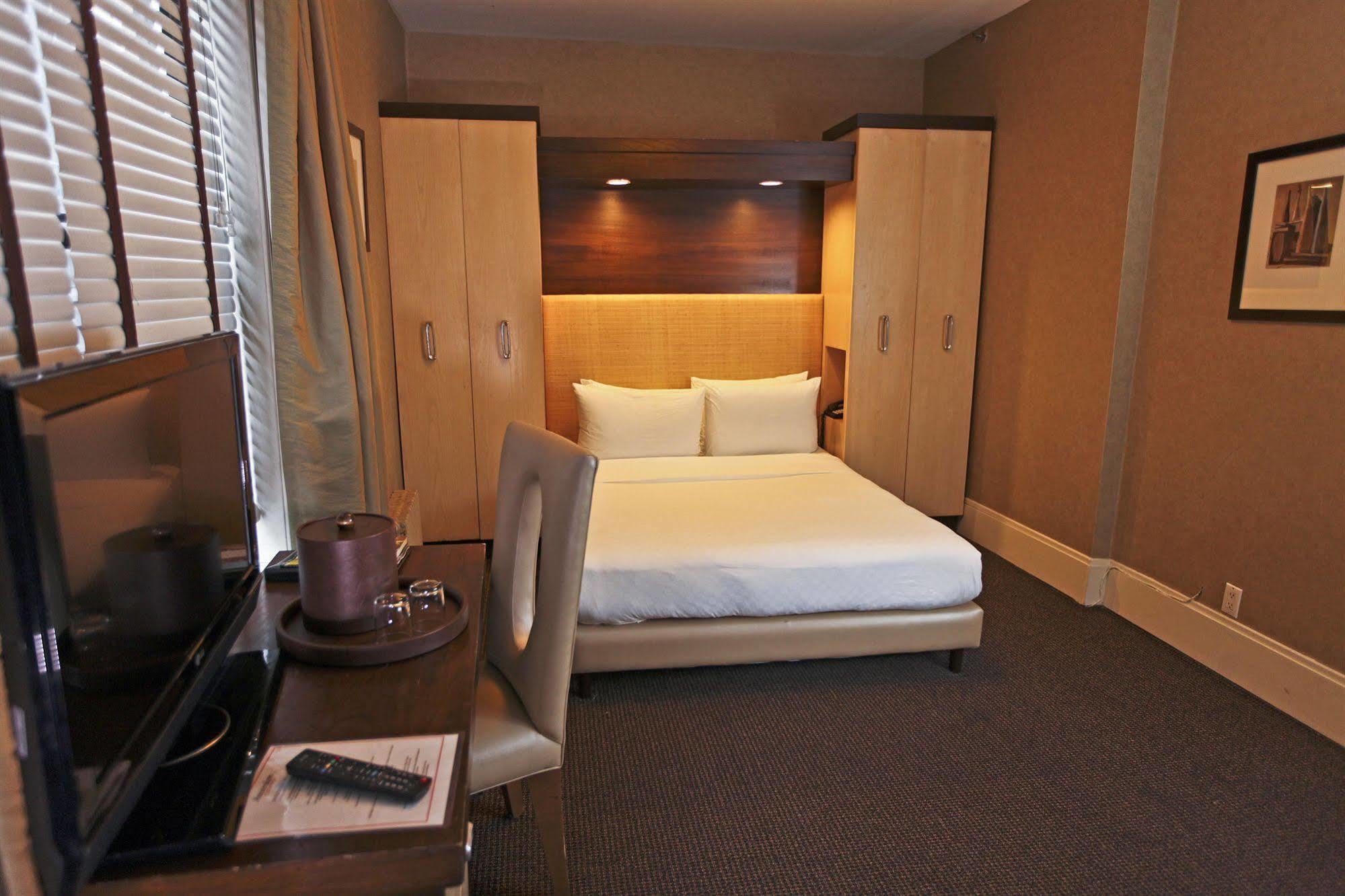Amsterdam Court 3*